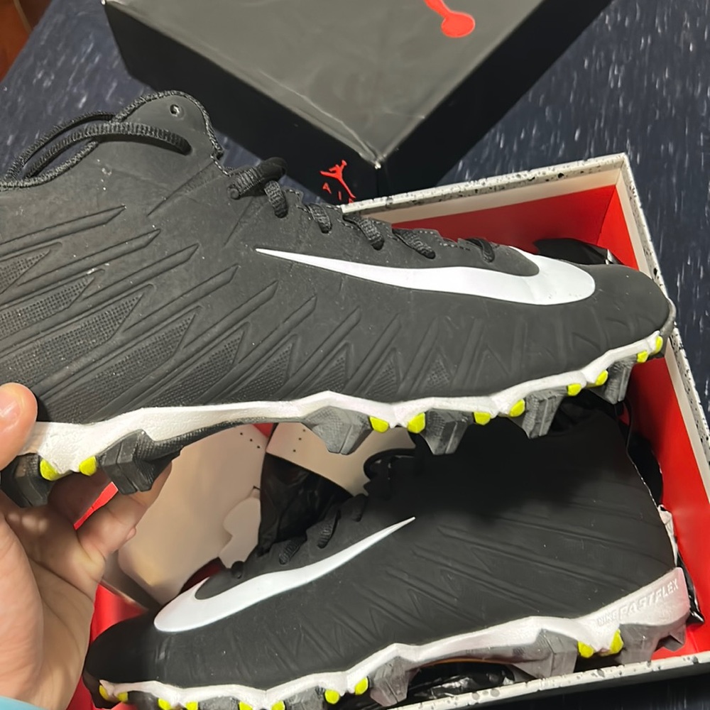 Nike alpha cleats ( NEVER WORN)